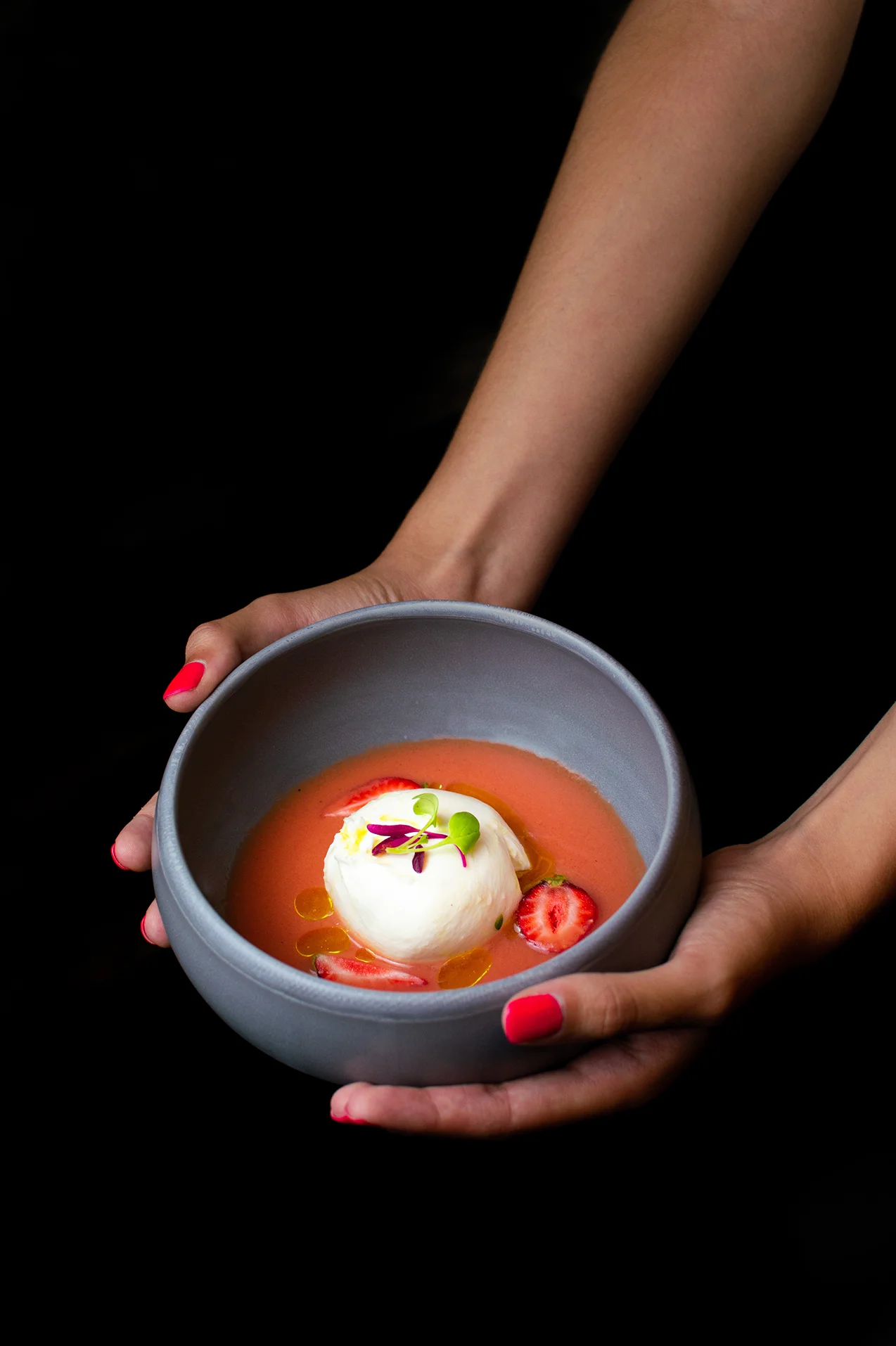 Salmorejo de fresa con burrata de búfala DOP